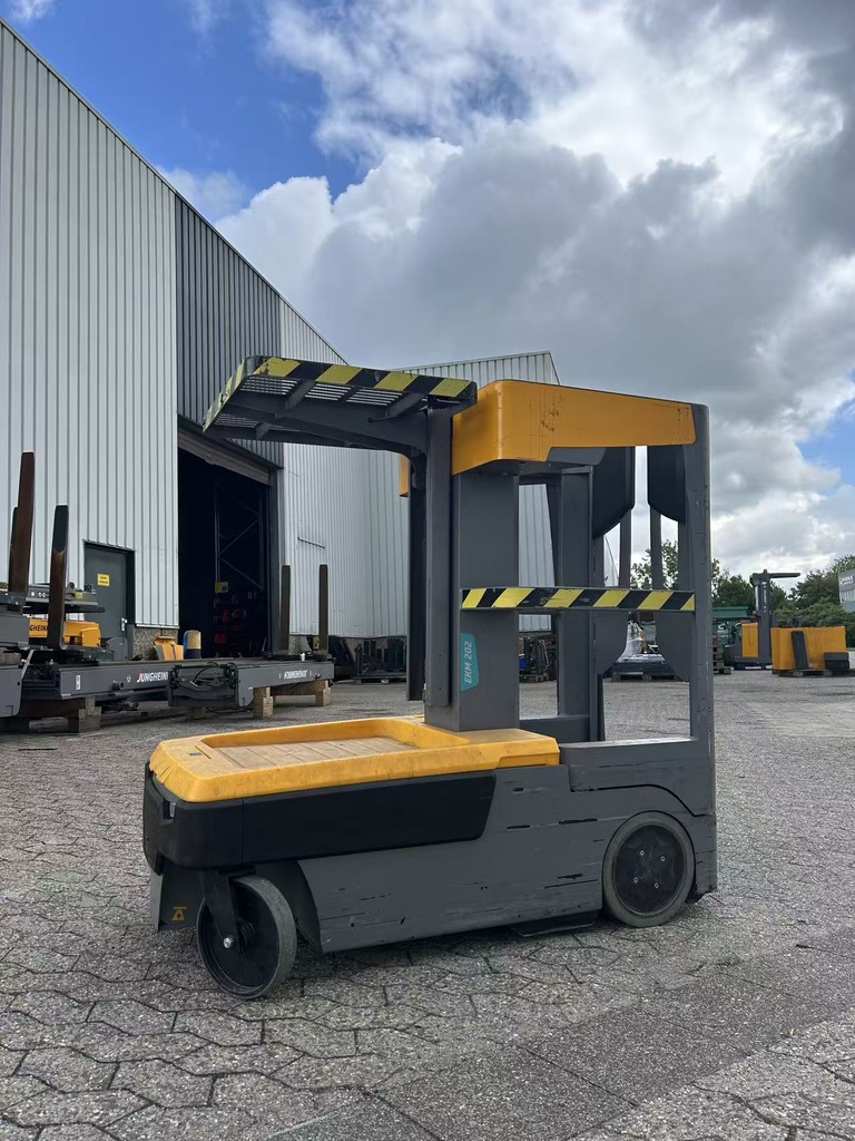 EKM202